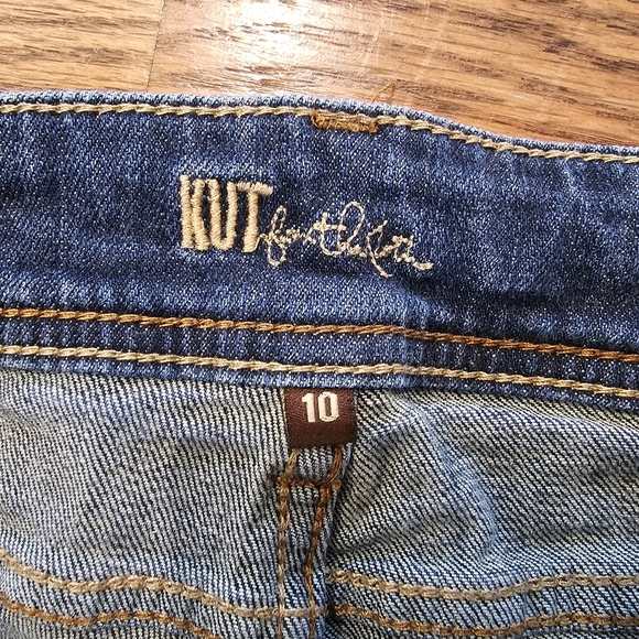 Women's Kut from the Kloth Capris - Picture 2 of 3